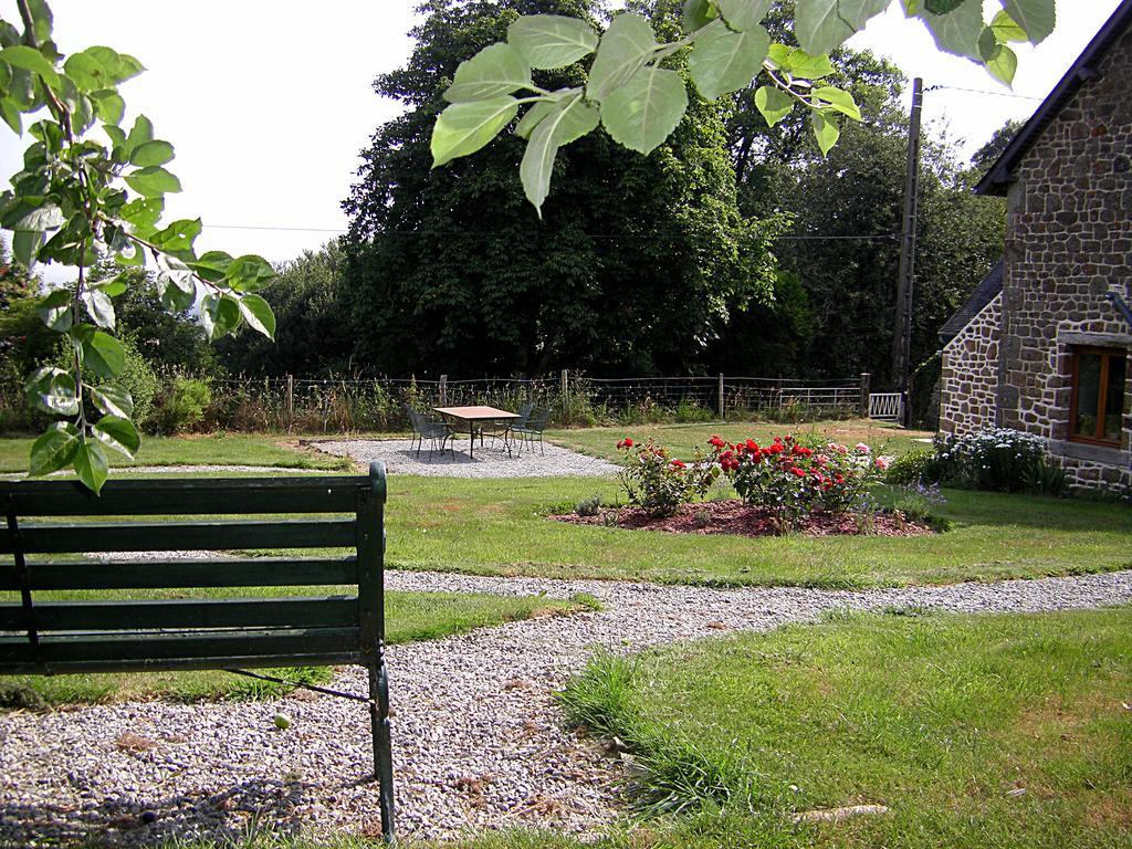 La Cloue Bed & Breakfast Sainte-Marie-du-Bois  Bagian luar foto